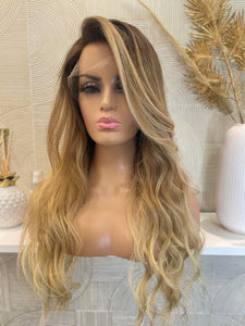Mylène / illusion integral + lace top / 22 inch / 130 % Volume / European hair / xs-s